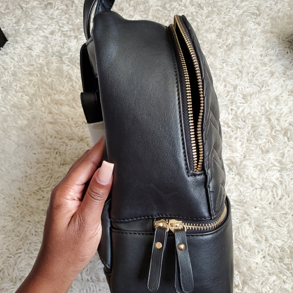 Zigzag Quilted Backpack - Picture 4 of 5